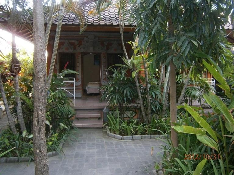 Adus Beach Inn Legian  Exterior photo